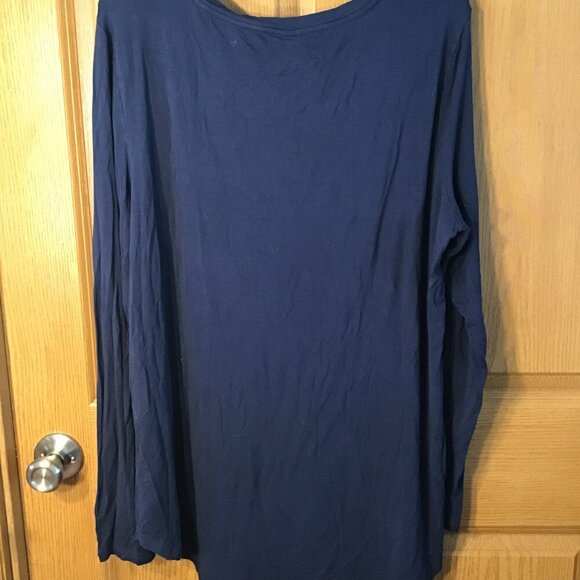 Old Navy T Shirt - Picture 2 of 2